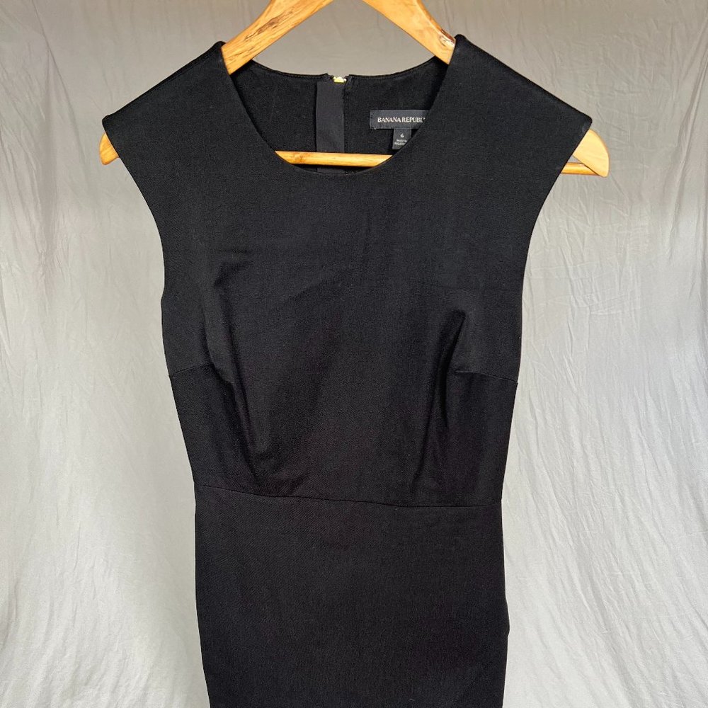 Banana Republic sexy black suiting dress w/open front skirt leg slit, Size 6